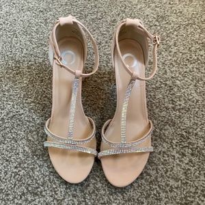 Journee Collection Denali nude shoe, 6 1/2.